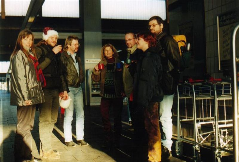 0004_jpg2.jpeg - Empfangskommitee mit Glühwein (Ute, Clannad, Wolfbiker, Marion, Mirko, Kaddel und Hartmut)
