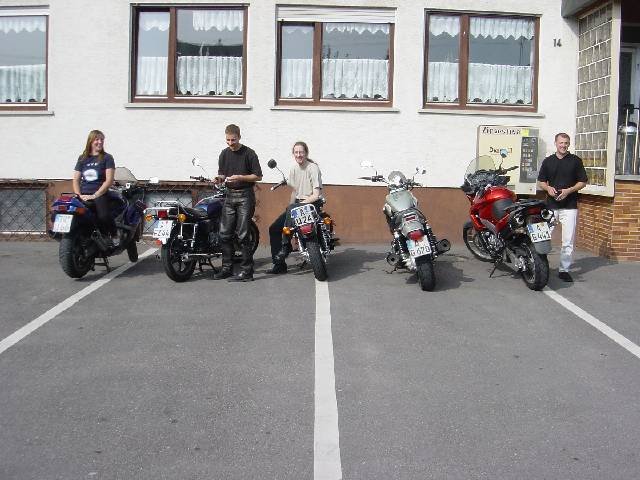 gruppenbildverkehrtherum.jpg