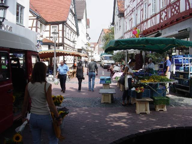 markttreiben.jpg