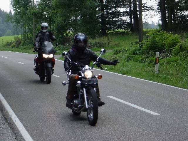 michaelaufeinerviragoundstefanmitseineraprilia.jpg