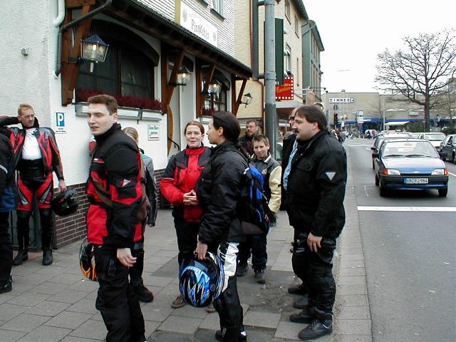 0005.jpg - Immer noch nicht alle da?