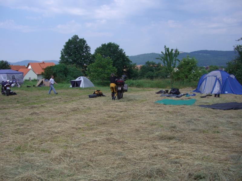 0121.JPG - Die Zelte werden abgebaut