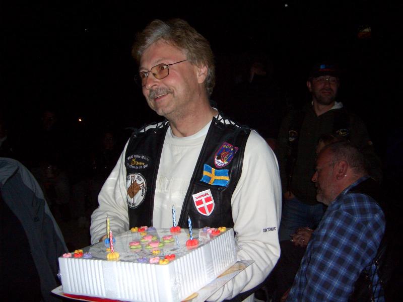 DSCI1668.JPG - Henni burzelt......